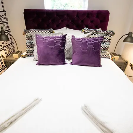 Rowan Tree - Your Apartment Bristol