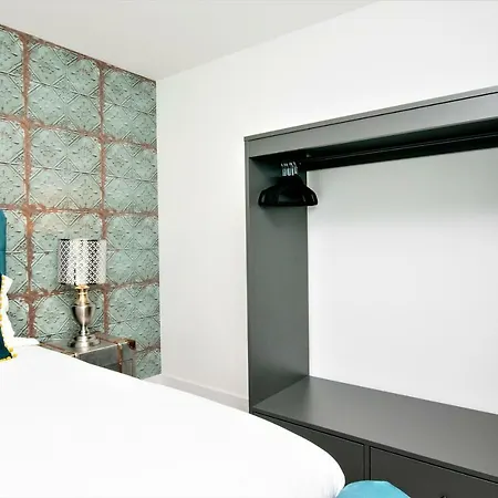 Rowan Tree - Your Apartamento