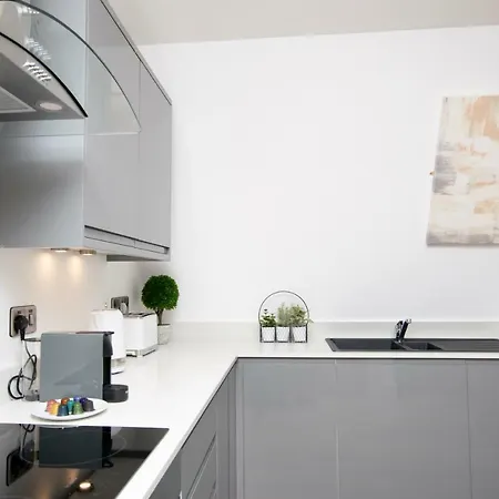 Rowan Tree - Your Apartment