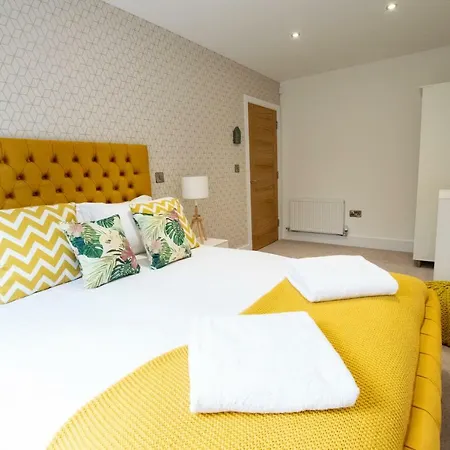 Rowan Tree - Your Apartment Bristol