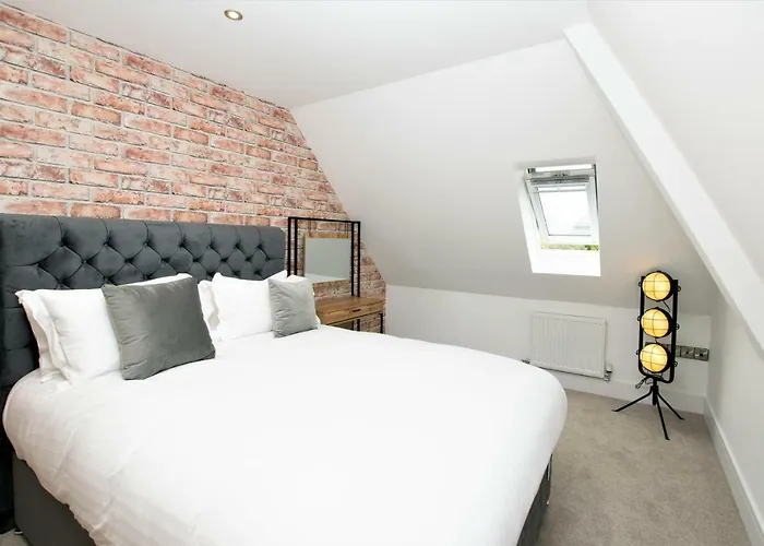 Rowan Tree - Your Apartment