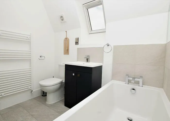 Rowan Tree - Your Apartment Bristol