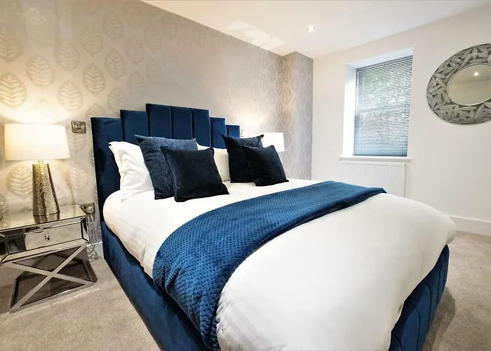 Rowan Tree - Your Apartment Bristol