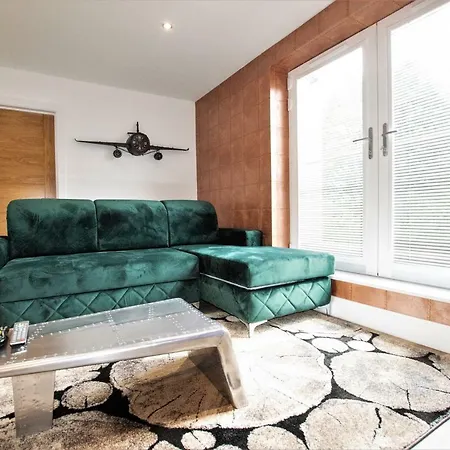 Апартаменти Rowan Tree - Your