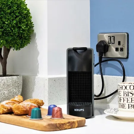 Апартаменти Rowan Tree - Your