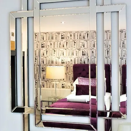 Апартаменти Rowan Tree - Your